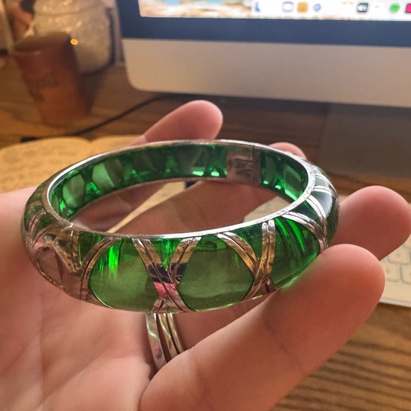 Angelique de Paris Beautiful Green Bangle